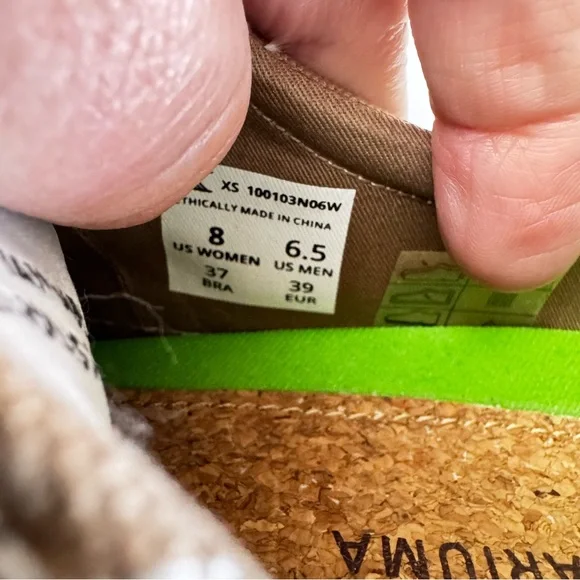 Cariuma OCA Low Sand Canvas Sneakers size 8 - Picture 9 of 10